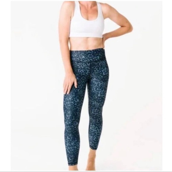 Zyia light luxe leggings with scrunch butt size 8-10 - Picture 2 of 6